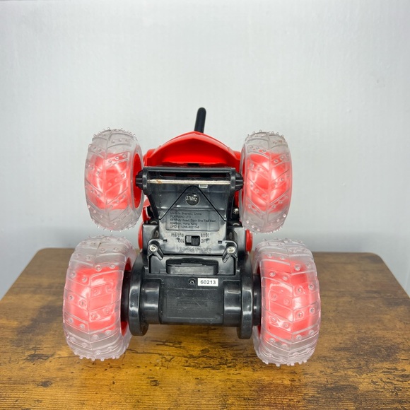 Dynamic Red Remote Control Stunt Car - Picture 7 of 12